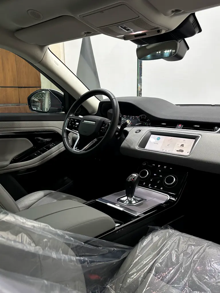 Land Rover Evoque SE P200 - Image 16