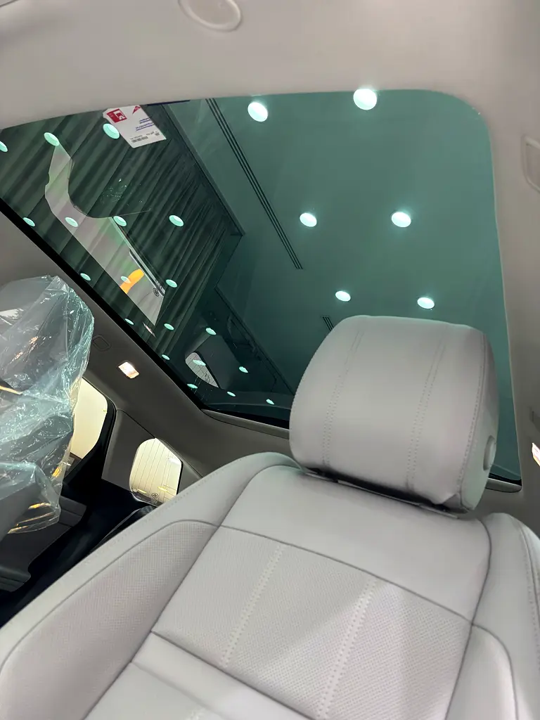 Land Rover Evoque SE P200 - Image 17