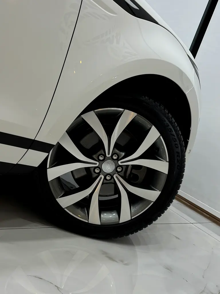 Land Rover Evoque SE P200 - Image 8