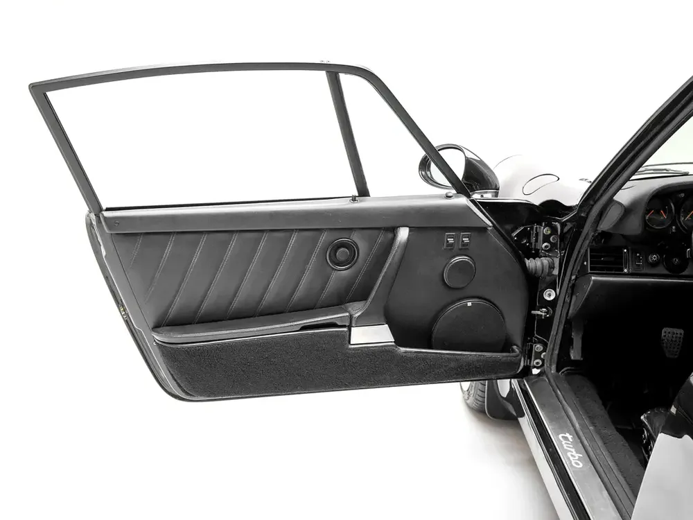 1993 | Porsche  |964 Turbo (with Turbo S Factory Kit) Manual Transmission | GCC Spec - Image 18