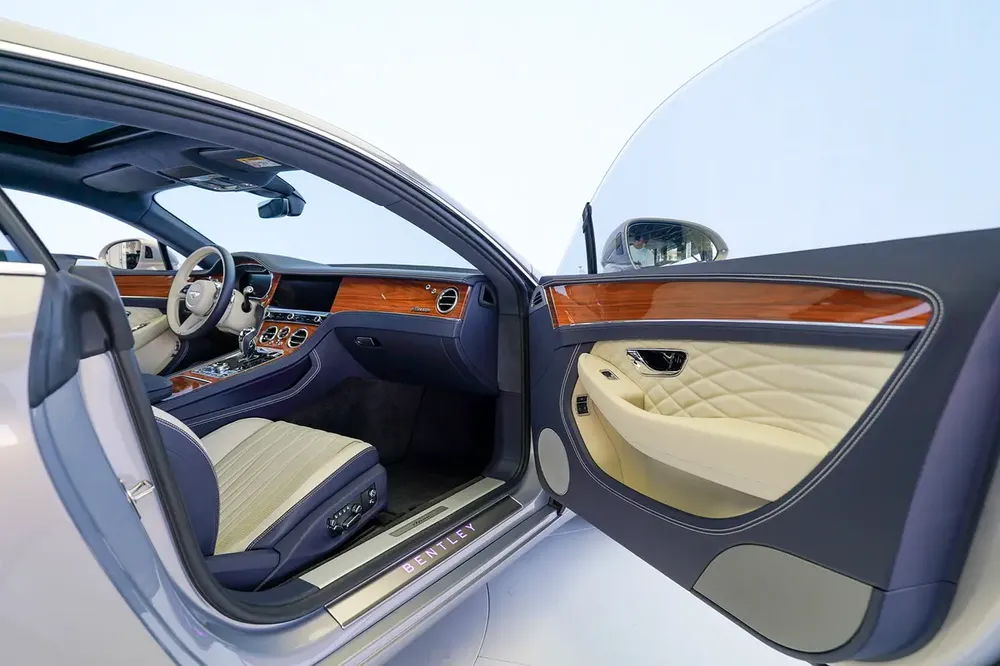GT AZURE V8 | PANORAMIC ROOF | WOOD TRIM INTERIOR - Image 12