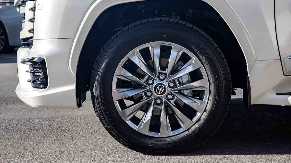 Toyota Land Cruiser VXR 4.0L Petrol | 2026 | GCC Specs | Full Option - Image 11