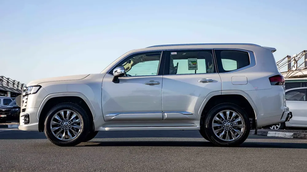 Toyota Land Cruiser VXR 4.0L Petrol | 2026 | GCC Specs | Full Option - Image 5