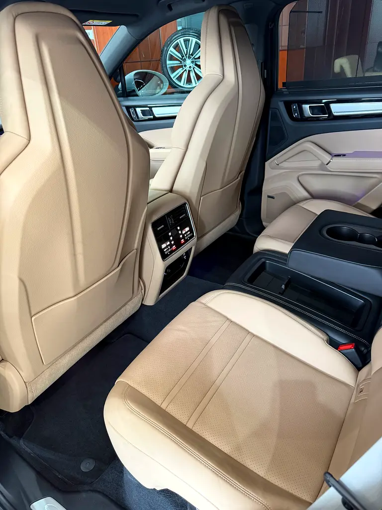 Porsche Cayenne Coupe 2022 GCC zero accident - Image 10