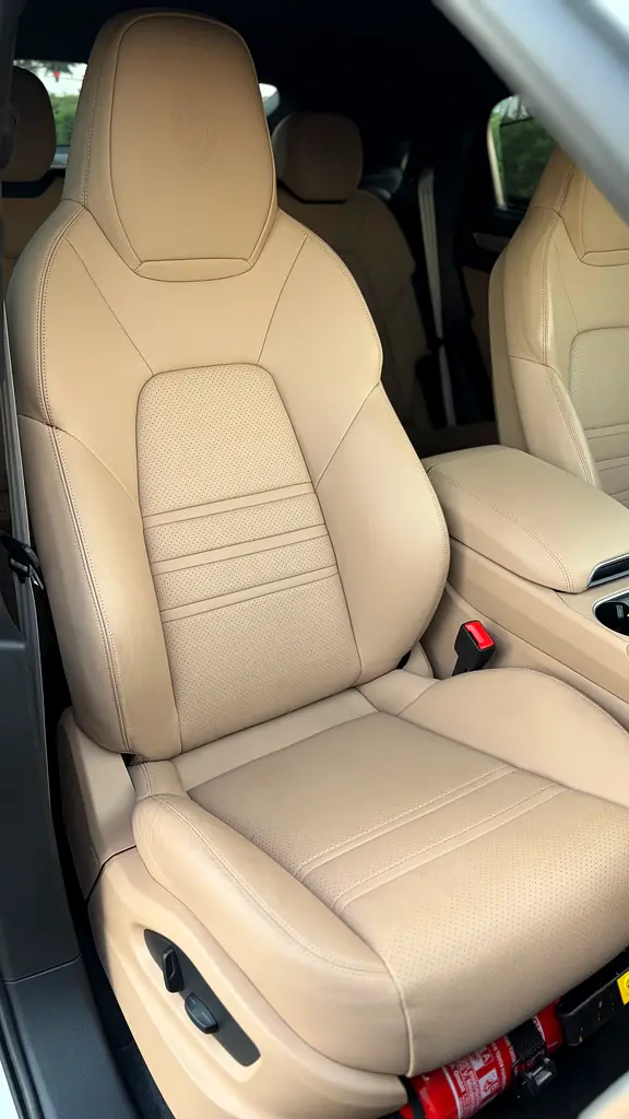 Porsche Cayenne Coupe 2022 GCC zero accident - Image 11