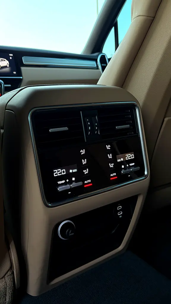 Porsche Cayenne Coupe 2022 GCC zero accident - Image 9