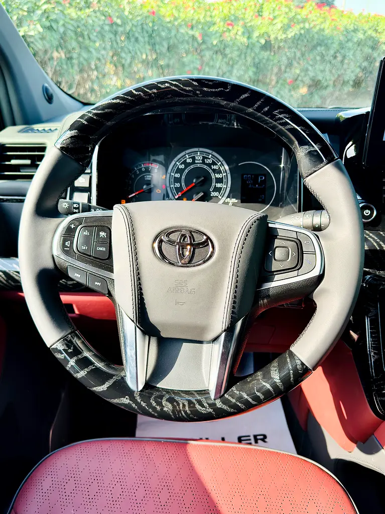 TOYOTA HIACE VIP 2025 AT GCC NEW CAR 0KM - Image 15