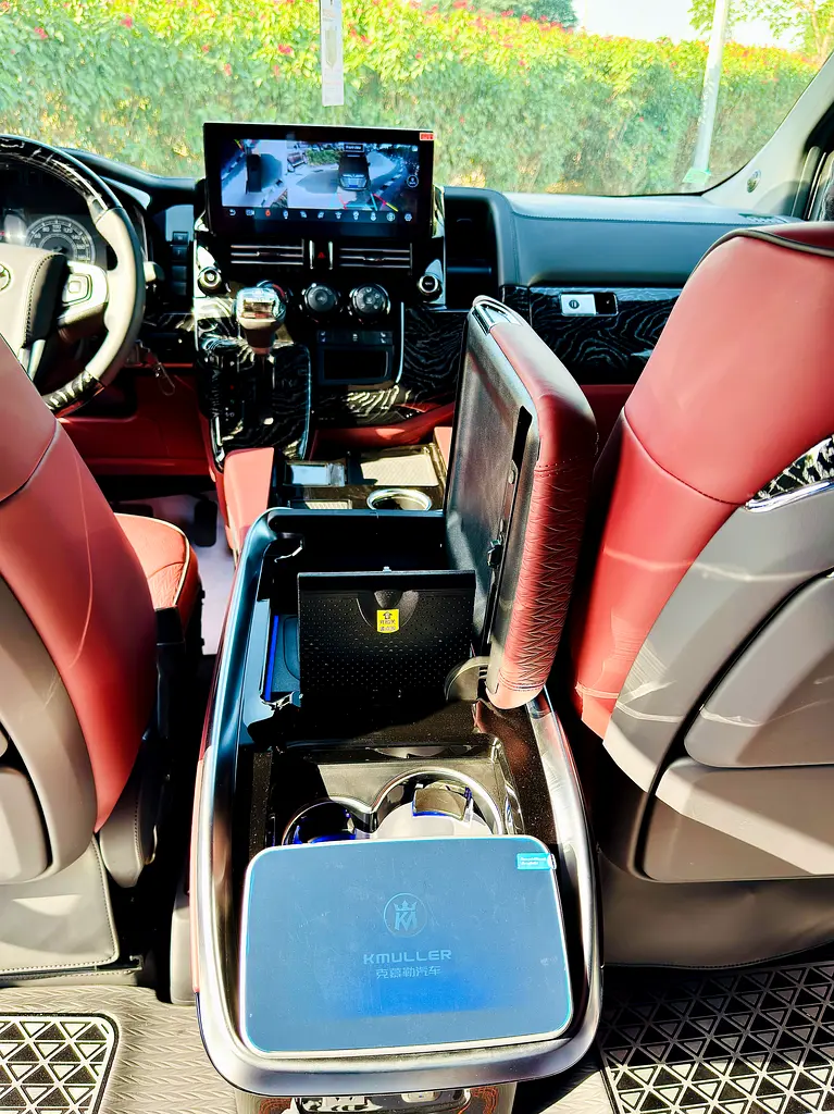 TOYOTA HIACE VIP 2025 AT GCC NEW CAR 0KM - Image 17