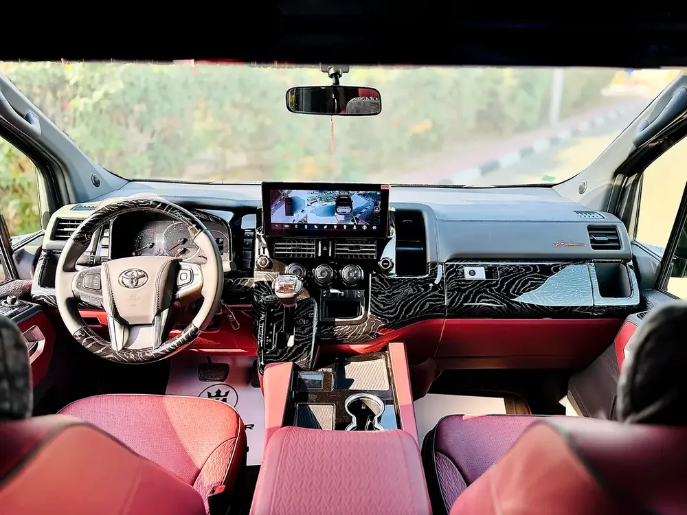 TOYOTA HIACE VIP 2025 AT GCC NEW CAR 0KM - Image 18
