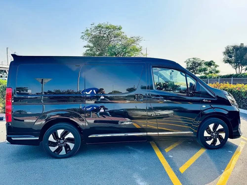 TOYOTA HIACE VIP 2025 AT GCC NEW CAR 0KM - Image 9