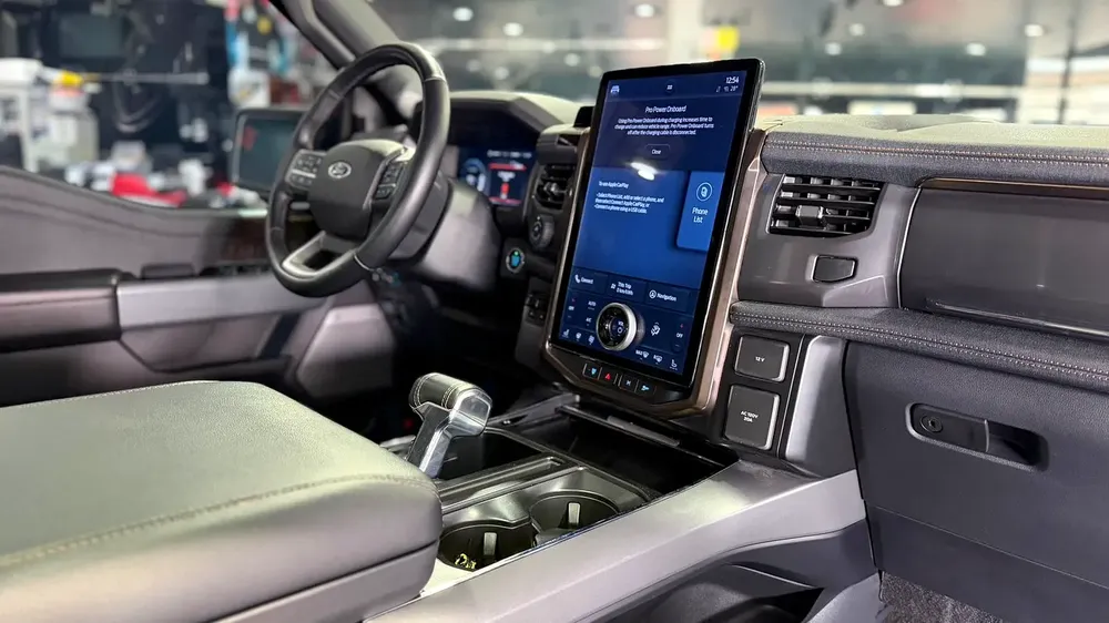 FORD F-150 LIGHTNING LARIAT ,EV, NO ACCIDENT, NO PAINT - Image 5
