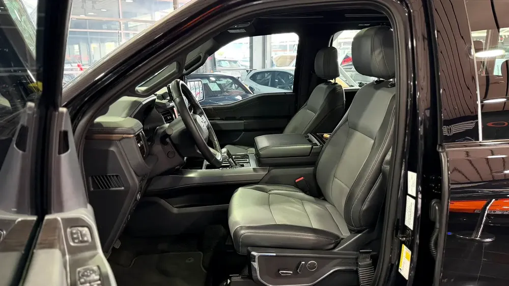 FORD F-150 LIGHTNING LARIAT ,EV, NO ACCIDENT, NO PAINT - Image 6