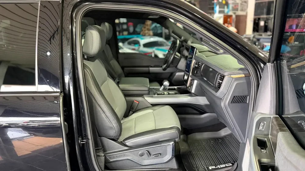 FORD F-150 LIGHTNING LARIAT ,EV, NO ACCIDENT, NO PAINT - Image 7