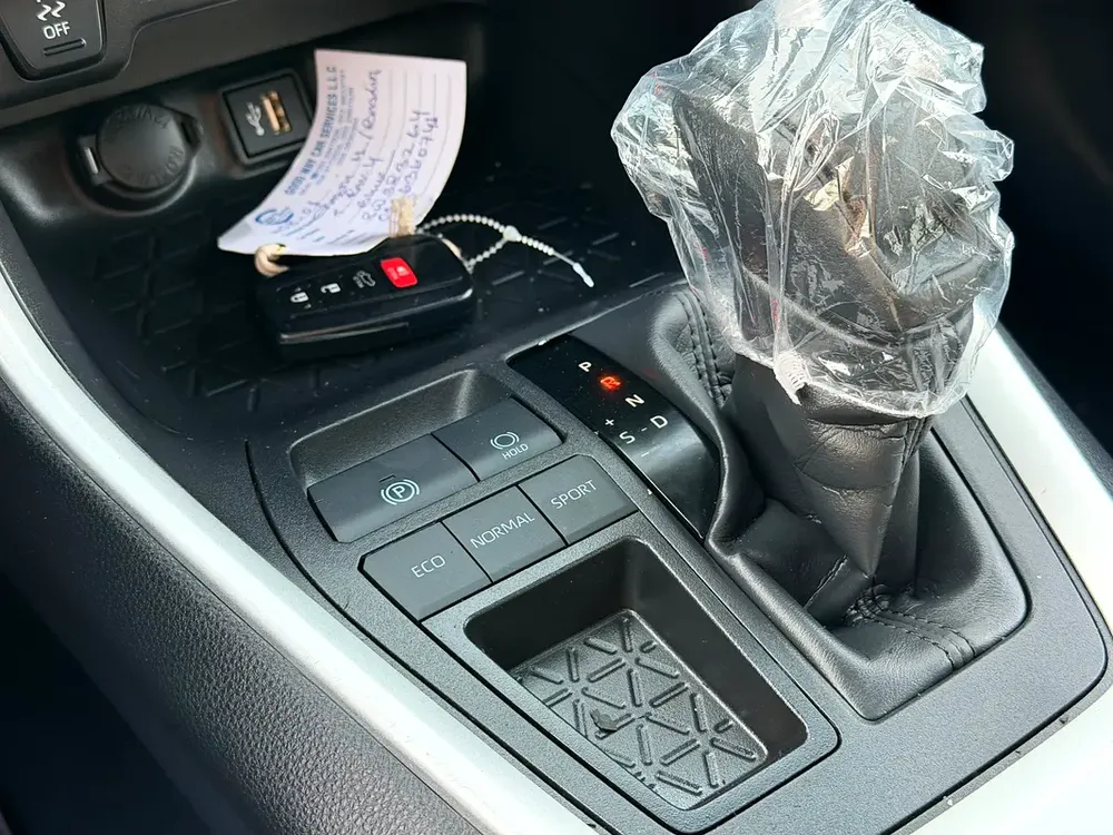 2025 TOYOTA RAV4 XLE XP FULL OPTIONS IMPORTED FROM USA - Image 13