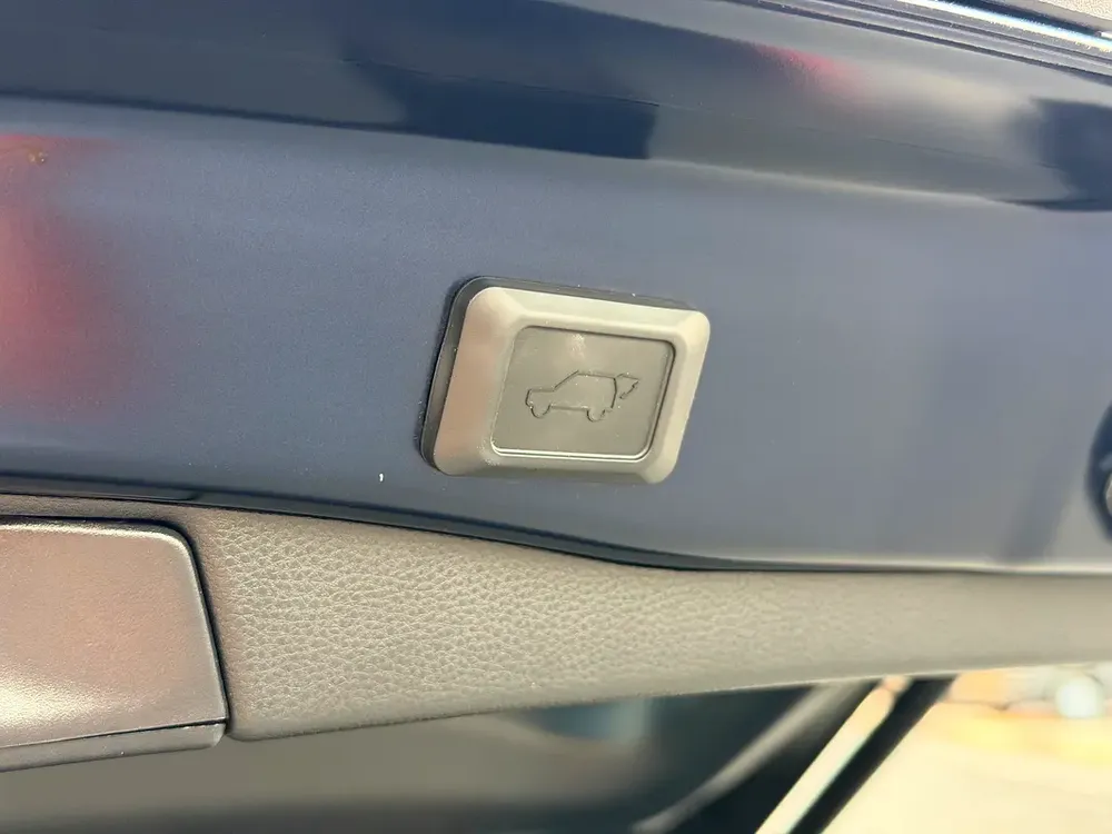 2025 TOYOTA RAV4 XLE XP FULL OPTIONS IMPORTED FROM USA - Image 18