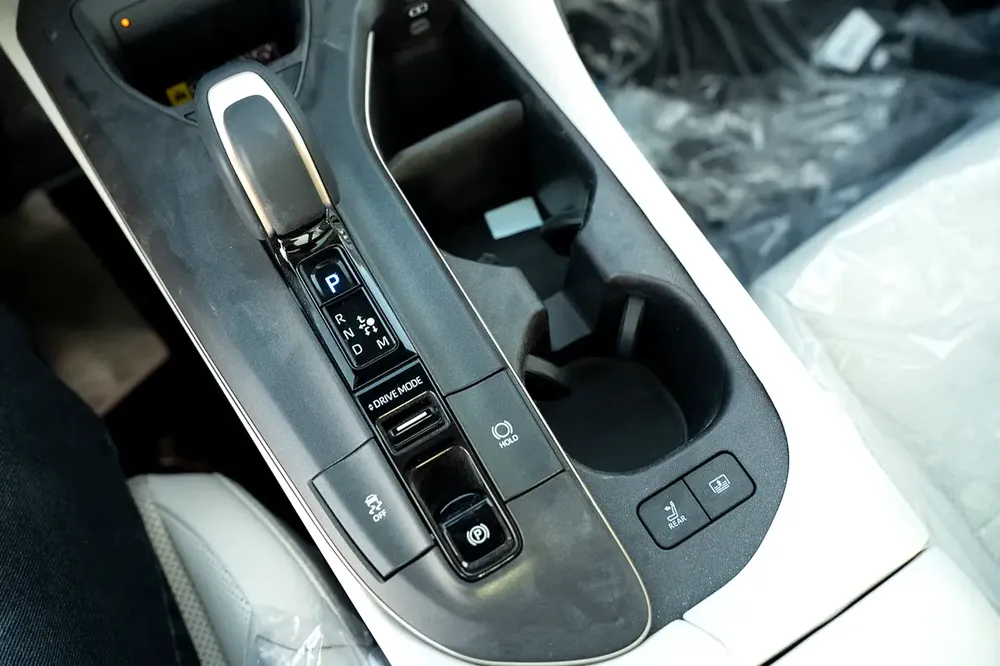 TOYOTA CROWN FULL OPTION 2.4 TURBO 2023 GCC ( ONE UNIT ONLY ) - Image 10