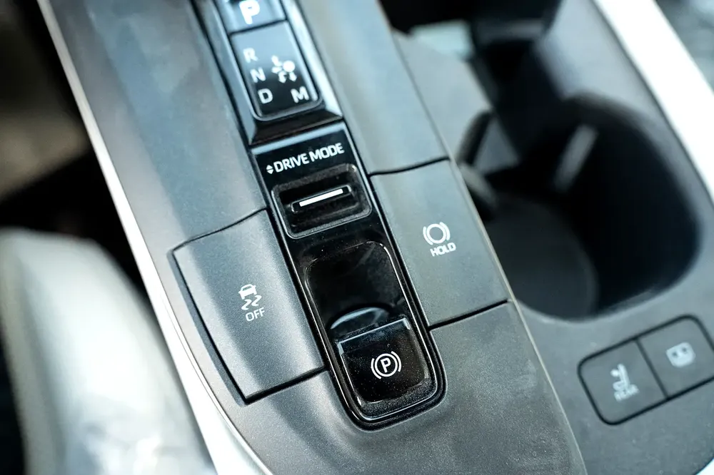 TOYOTA CROWN FULL OPTION 2.4 TURBO 2023 GCC ( ONE UNIT ONLY ) - Image 11