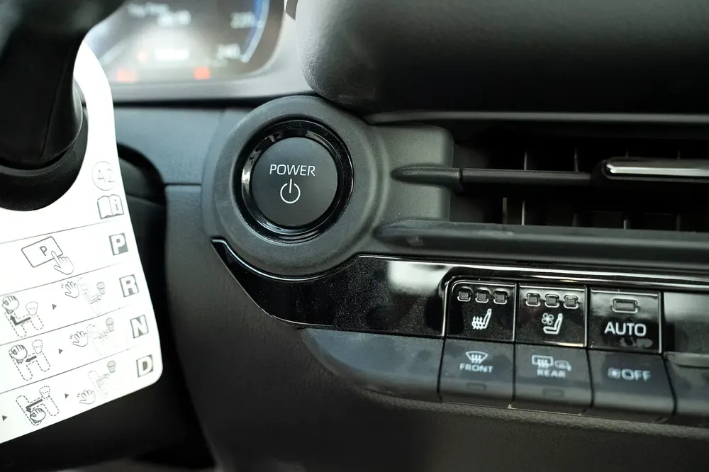 TOYOTA CROWN FULL OPTION 2.4 TURBO 2023 GCC ( ONE UNIT ONLY ) - Image 9