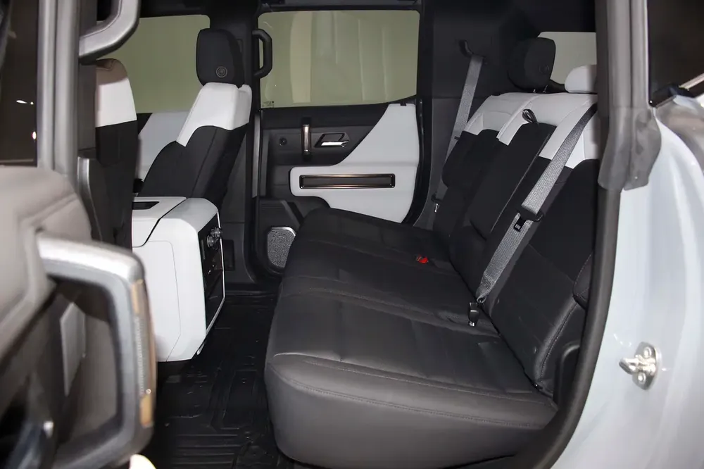 GMC Hummer EV 3X - GCC Specs - Brand New Including warranty and service - Image 6