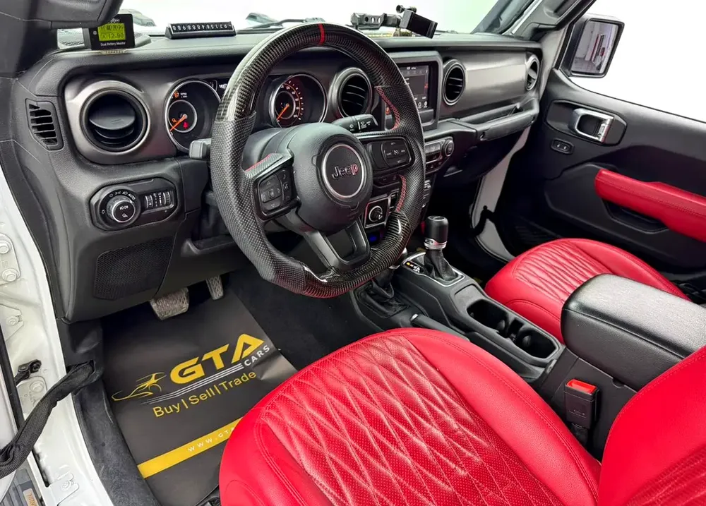 2021 Jeep Gladiator Sport, 2027 Jeep Warranty, Full Jeep Service History, Carbon Fiber Interior, GCC - Image 10
