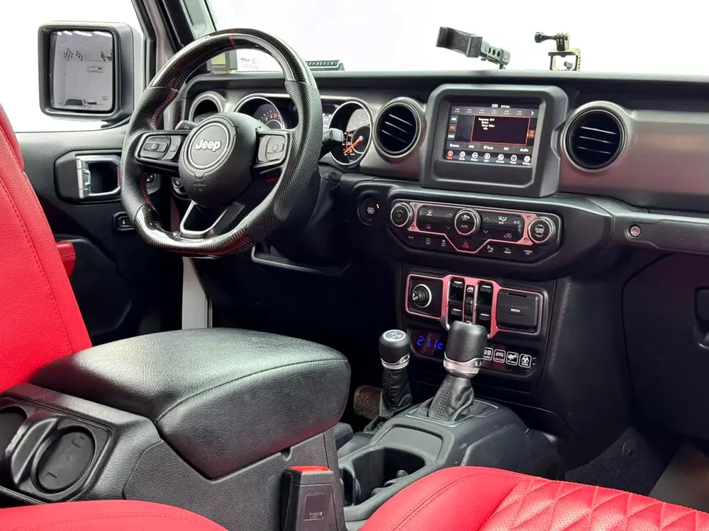 2021 Jeep Gladiator Sport, 2027 Jeep Warranty, Full Jeep Service History, Carbon Fiber Interior, GCC - Image 11