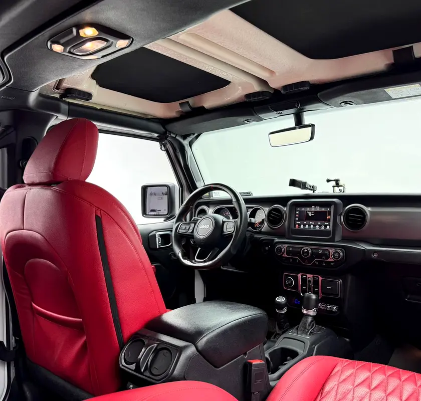 2021 Jeep Gladiator Sport, 2027 Jeep Warranty, Full Jeep Service History, Carbon Fiber Interior, GCC - Image 12