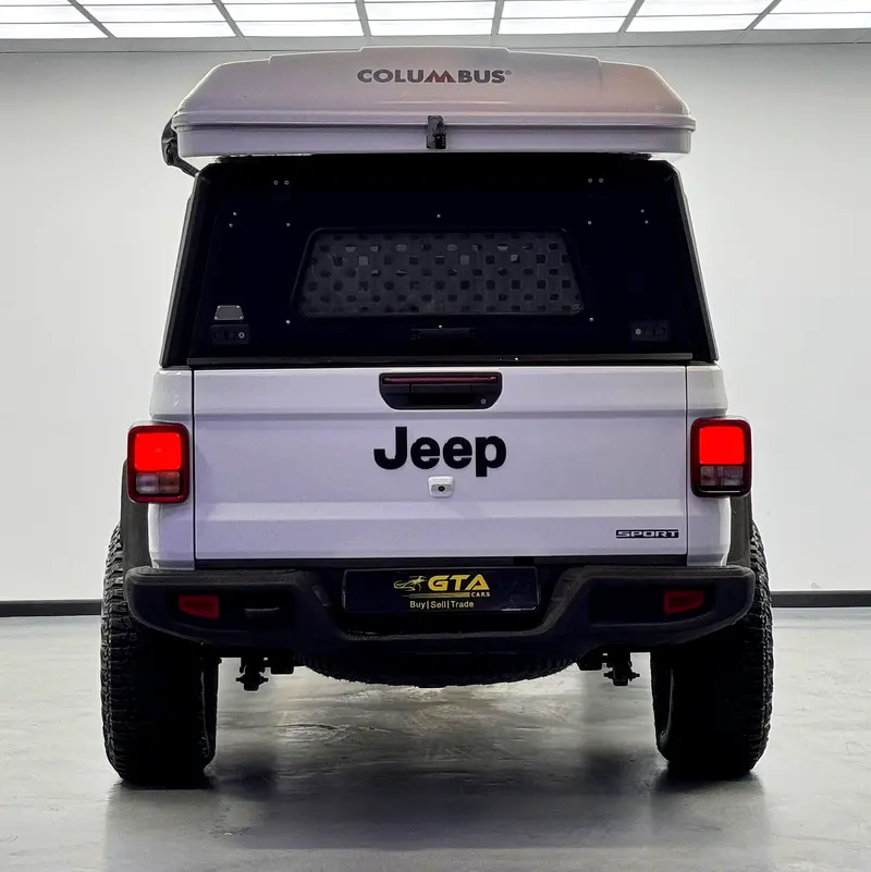 2021 Jeep Gladiator Sport, 2027 Jeep Warranty, Full Jeep Service History, Carbon Fiber Interior, GCC - Image 5