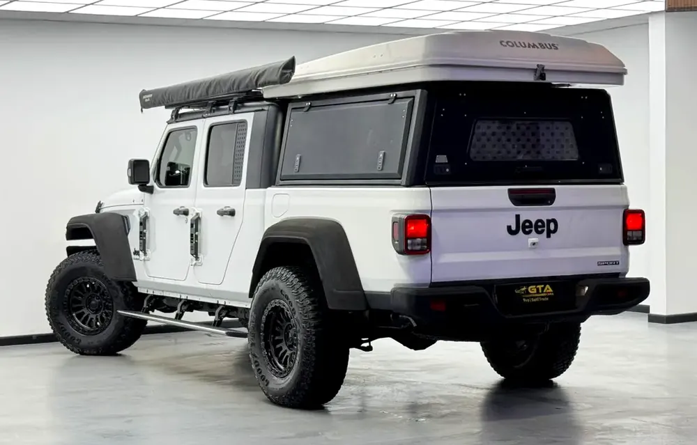 2021 Jeep Gladiator Sport, 2027 Jeep Warranty, Full Jeep Service History, Carbon Fiber Interior, GCC - Image 6