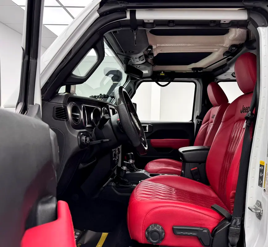 2021 Jeep Gladiator Sport, 2027 Jeep Warranty, Full Jeep Service History, Carbon Fiber Interior, GCC - Image 8