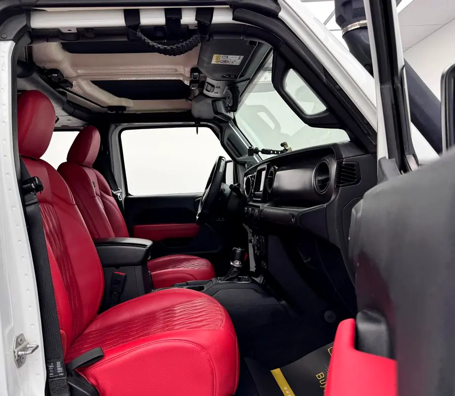 2021 Jeep Gladiator Sport, 2027 Jeep Warranty, Full Jeep Service History, Carbon Fiber Interior, GCC - Image 9