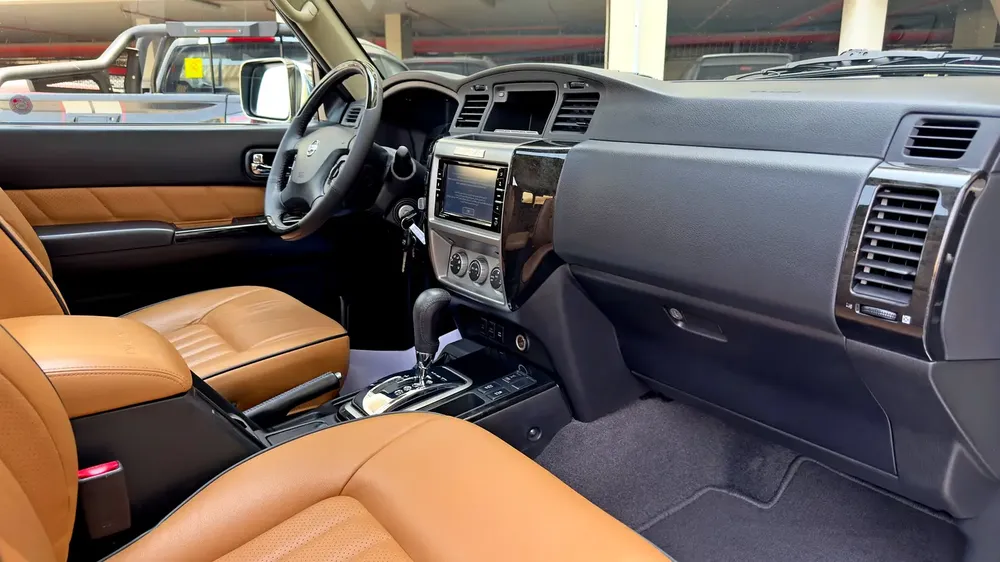 Nissan Patrol Safari Super Safari 2022 - GCC Specs - Perfect Condition - Image 10