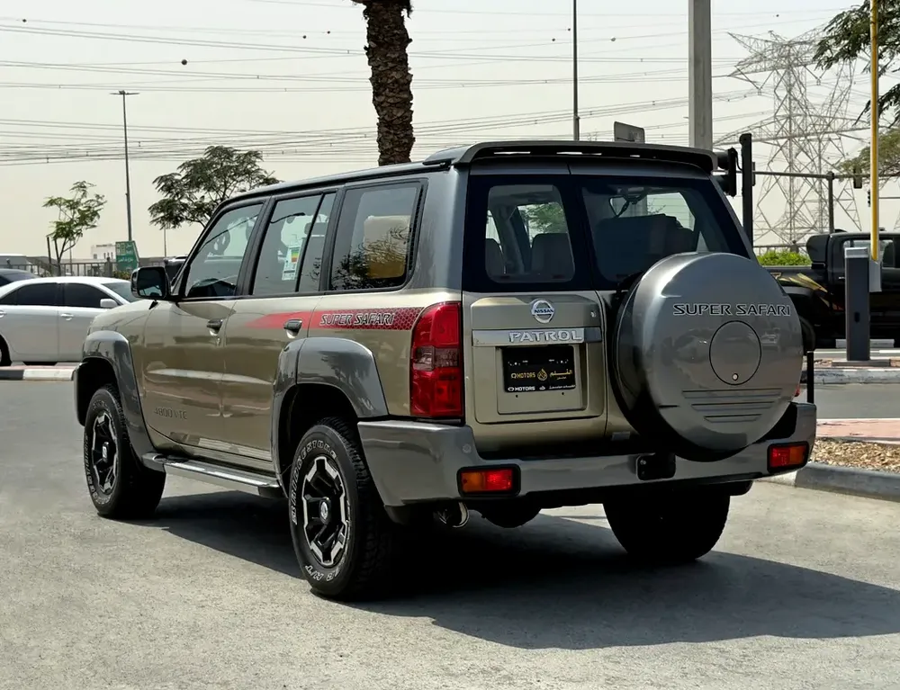 Nissan Patrol Safari Super Safari 2022 - GCC Specs - Perfect Condition - Image 5