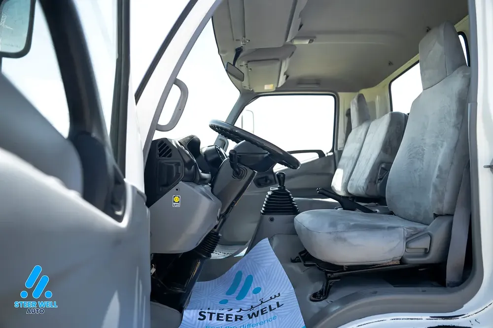 2020 Hino 300 Series 916 Bare Chassis - Diesel -GCC -Manual Transmission - Image 12