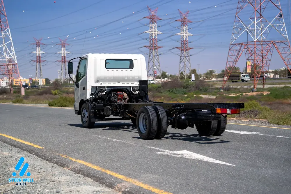 2020 Hino 300 Series 916 Bare Chassis - Diesel -GCC -Manual Transmission - Image 6
