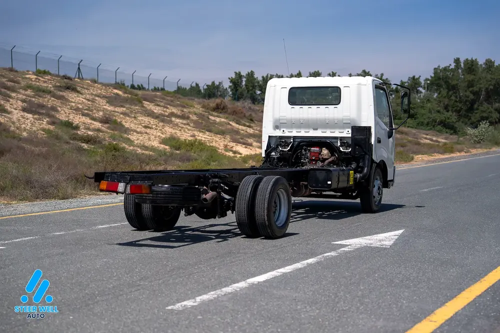 2020 Hino 300 Series 916 Bare Chassis - Diesel -GCC -Manual Transmission - Image 8