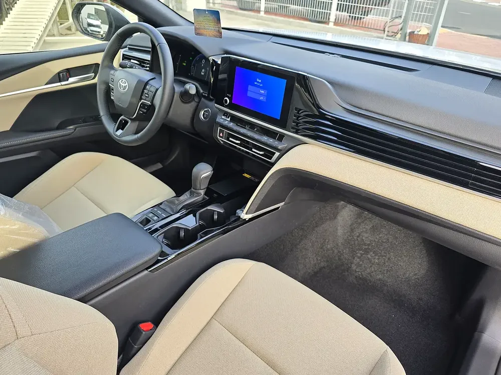 Toyota Camry LE 2.5L Hybrid A/T FWD Sedan GCC Silver color 2026 model - Image 11