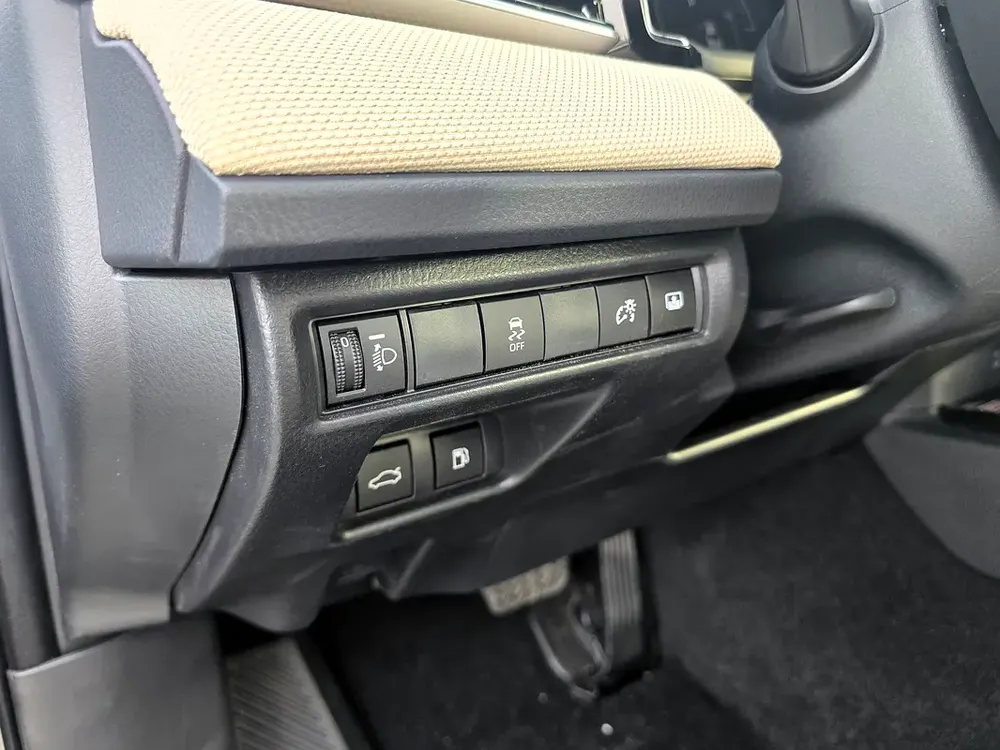 Toyota Camry LE 2.5L Hybrid A/T FWD Sedan GCC Silver color 2026 model - Image 16