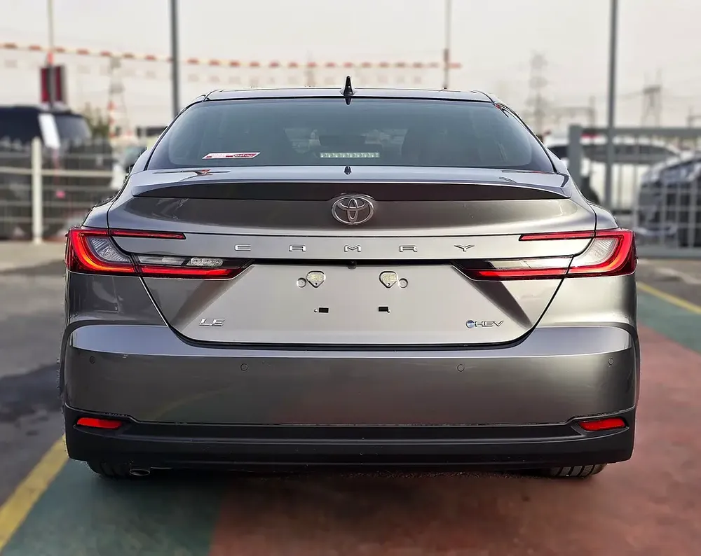 Toyota Camry LE 2.5L Hybrid A/T FWD Sedan GCC Silver color 2026 model - Image 6