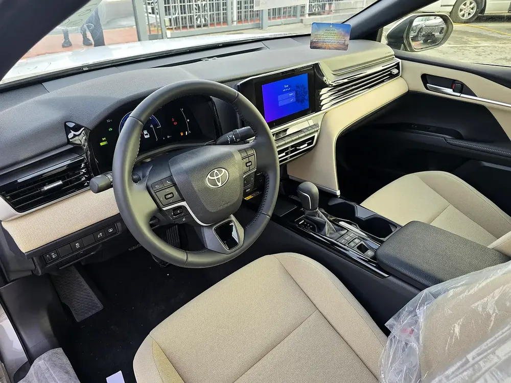 Toyota Camry LE 2.5L Hybrid A/T FWD Sedan GCC Silver color 2026 model - Image 8