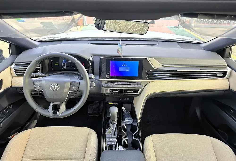 Toyota Camry LE 2.5L Hybrid A/T FWD Sedan GCC Silver color 2026 model - Image 9