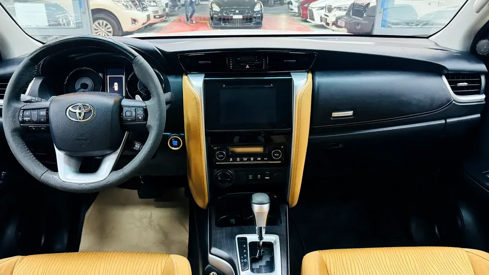 Toyota Fortuner GXR 2017 | GCC Specs | Well Maintained - Image 8