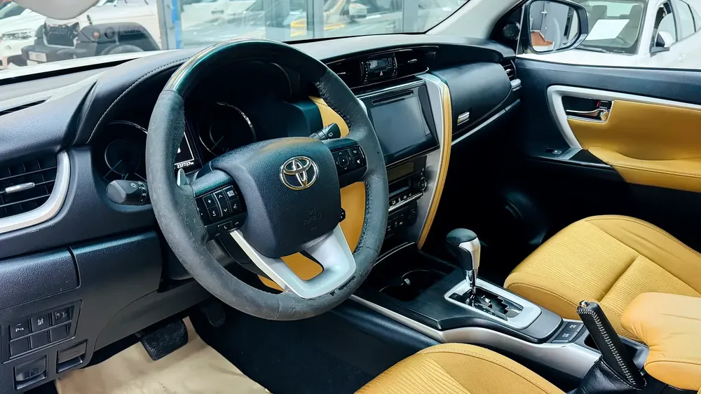 Toyota Fortuner GXR 2017 | GCC Specs | Well Maintained - Image 9