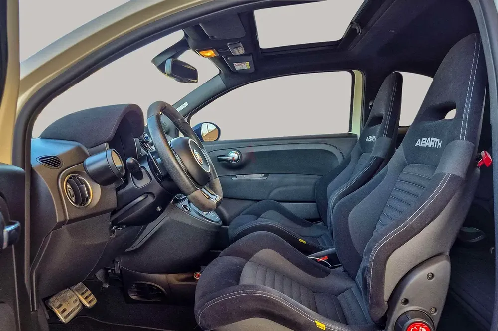 AED 988/month | 2022 Abarth 595  | GCC Specs | Ref#449593 - Image 12