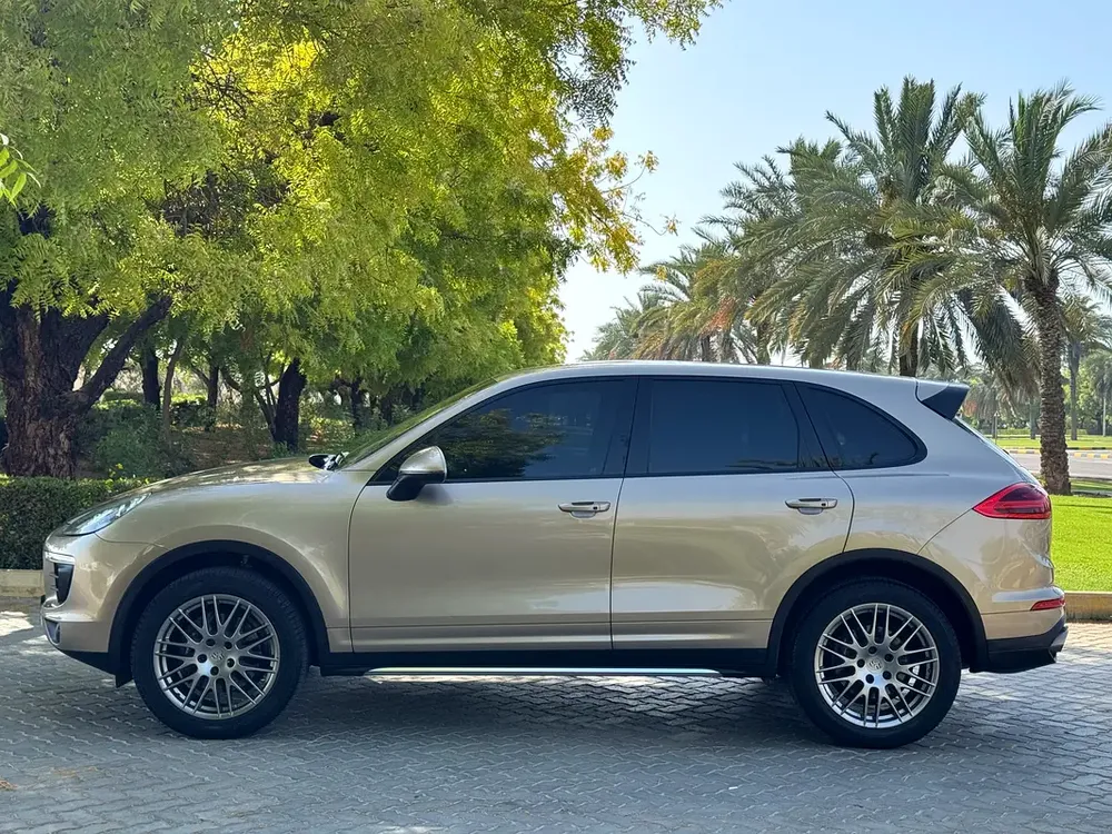 2016 Porsche Cayenne Standard - GCC Specs - Excellent Condition! - Image 10