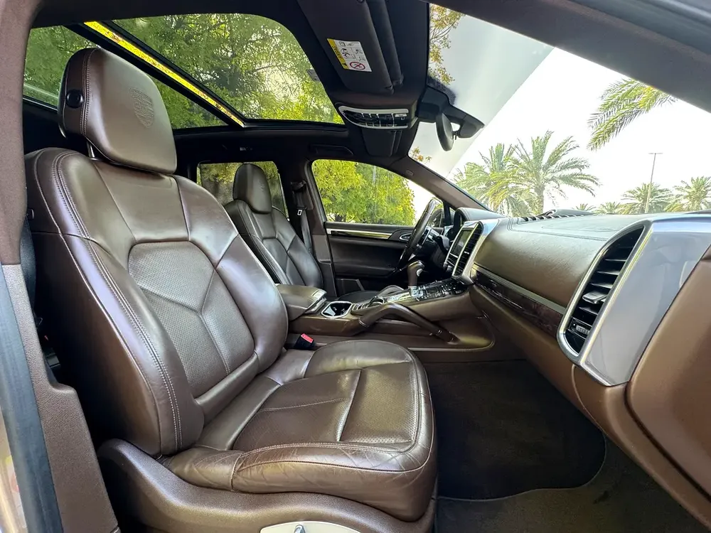 2016 Porsche Cayenne Standard - GCC Specs - Excellent Condition! - Image 13
