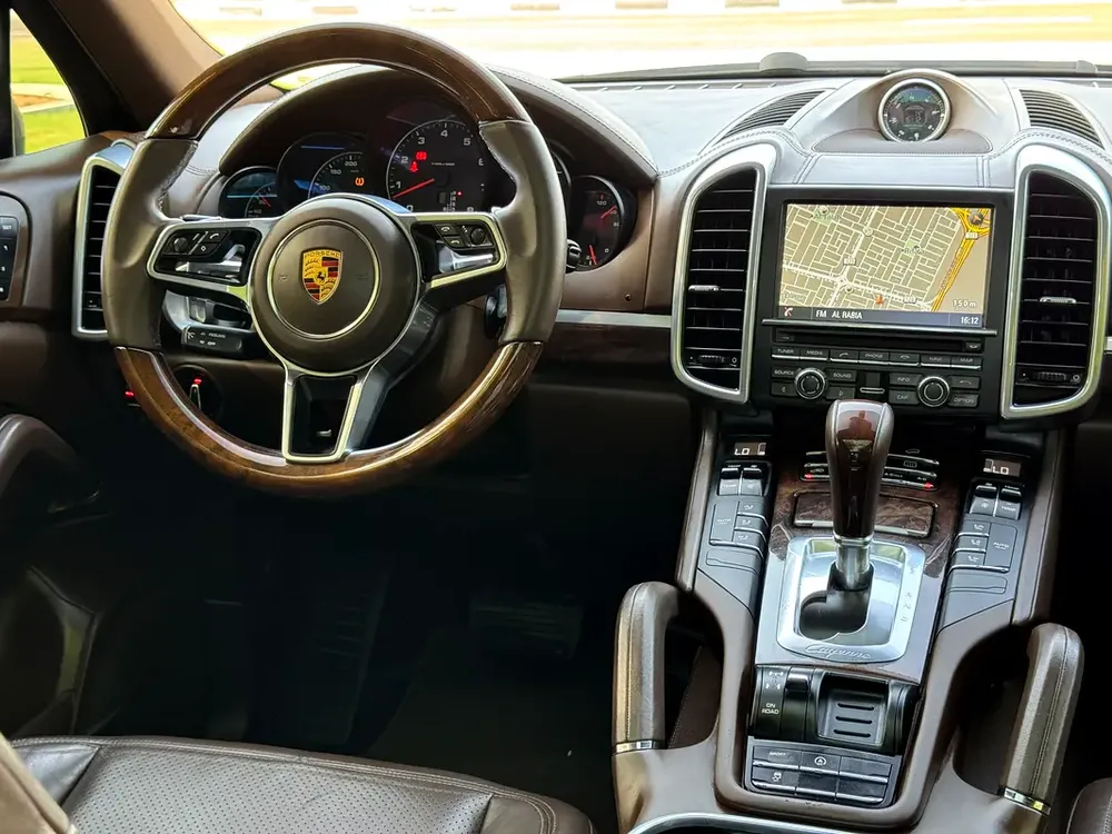 2016 Porsche Cayenne Standard - GCC Specs - Excellent Condition! - Image 14