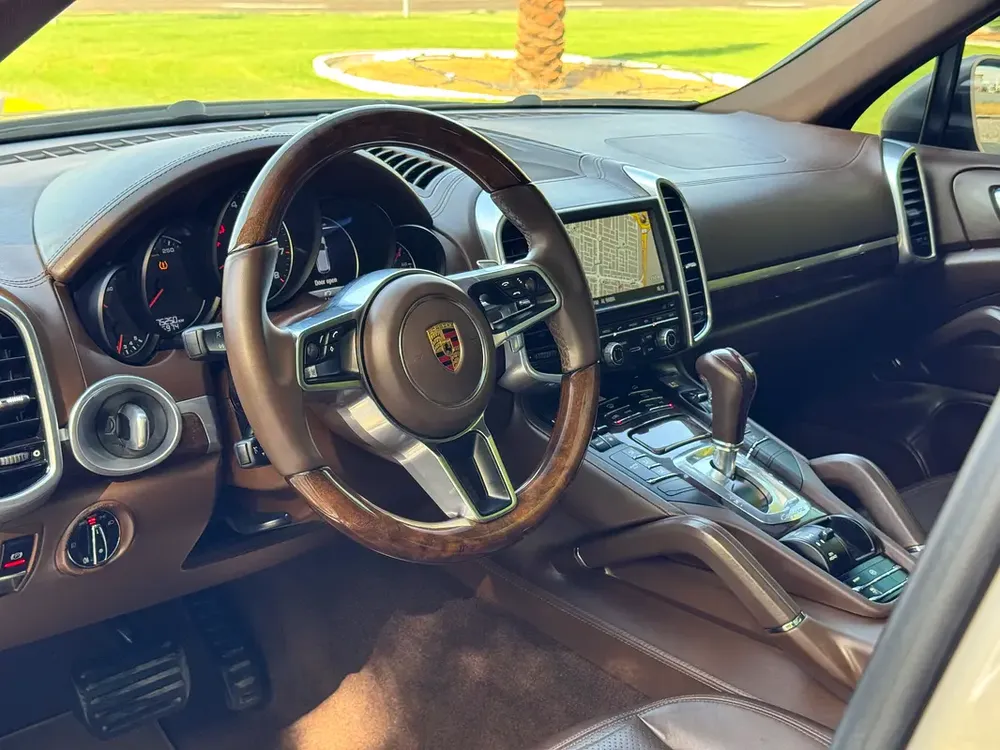 2016 Porsche Cayenne Standard - GCC Specs - Excellent Condition! - Image 16