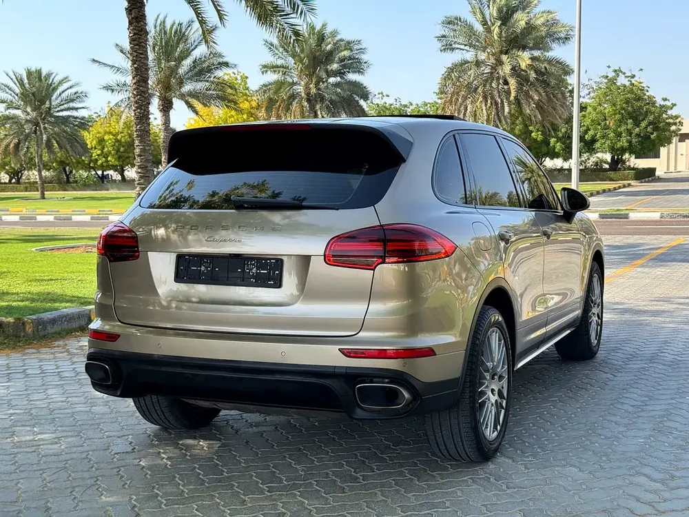 2016 Porsche Cayenne Standard - GCC Specs - Excellent Condition! - Image 6