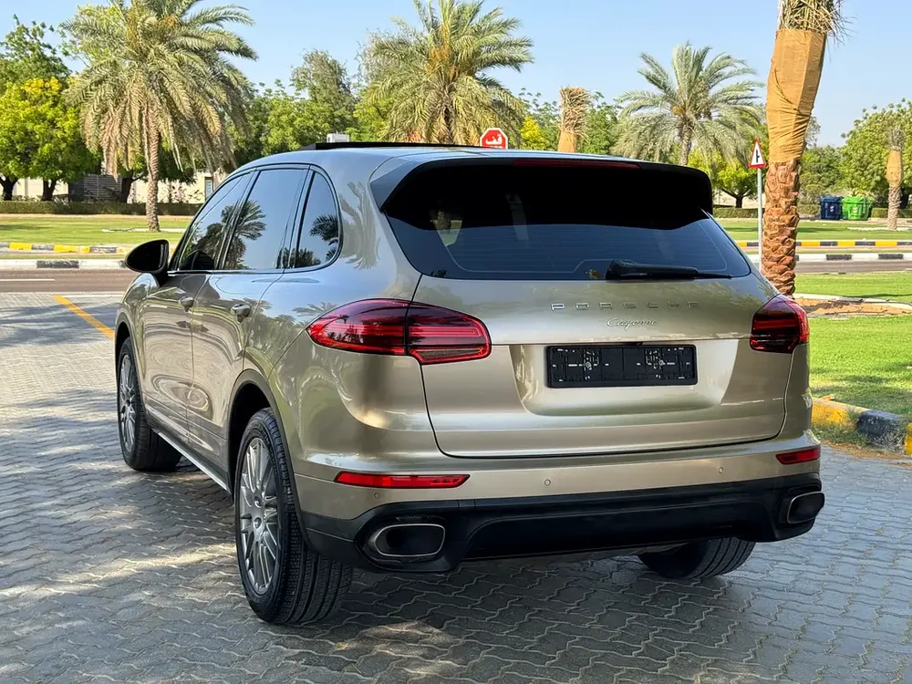 2016 Porsche Cayenne Standard - GCC Specs - Excellent Condition! - Image 8