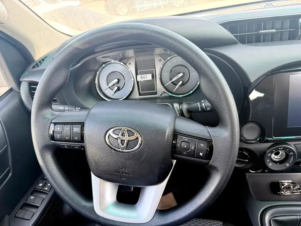 Toyota Hilux SR5 2026 - 2.4 diesel European Specs - Brand New! - Image 4
